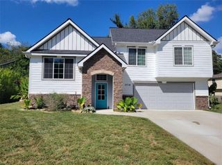 5716 NW Creekview Drive, Parkville, MO 64152