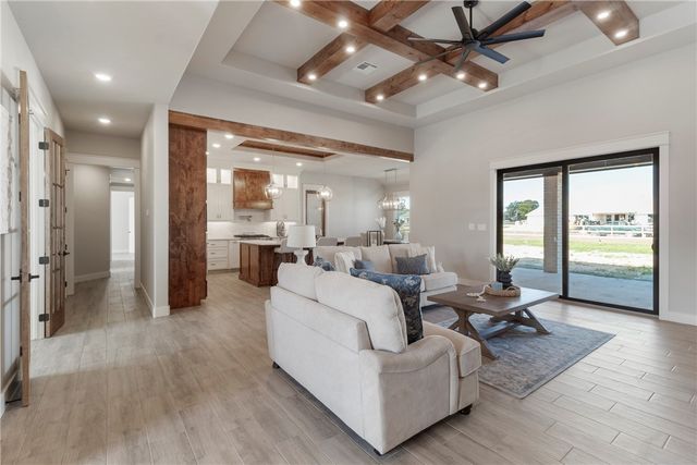 7823 Luke Ct, Bryan, TX 77808