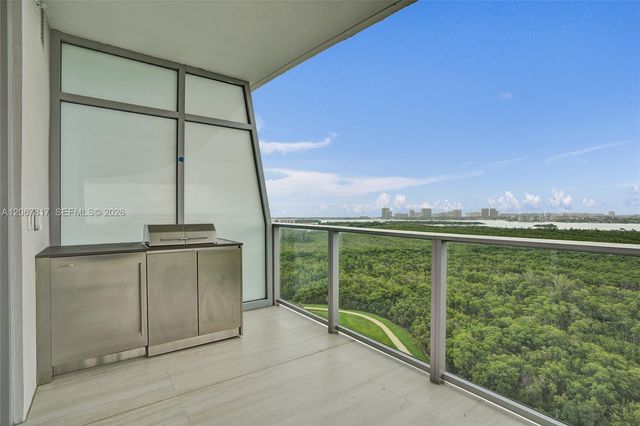 2411 Laguna Circle 1805, North Miami, FL 33181