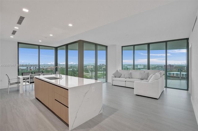 2411 Laguna Circle 1805, North Miami, FL 33181