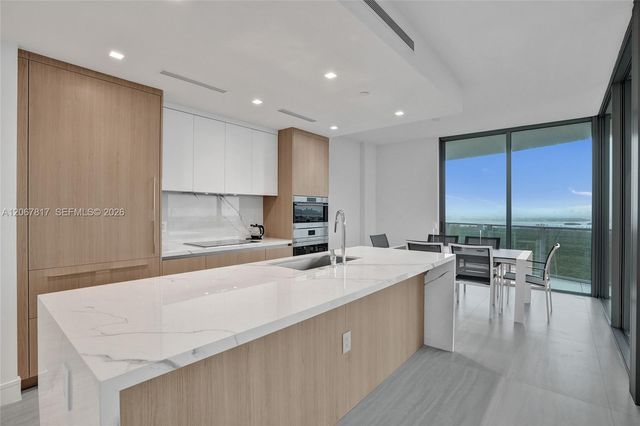 2411 Laguna Circle 1805, North Miami, FL 33181