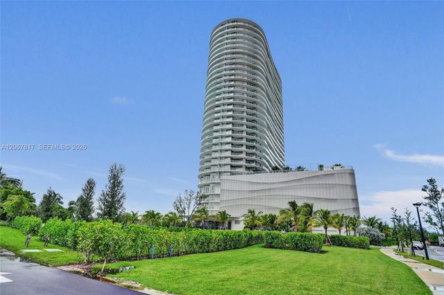 2411 Laguna Circle 1805, North Miami, FL 33181