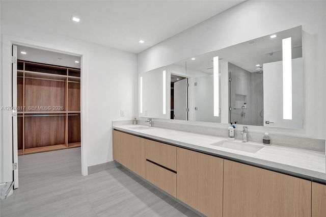 2411 Laguna Circle 1805, North Miami, FL 33181