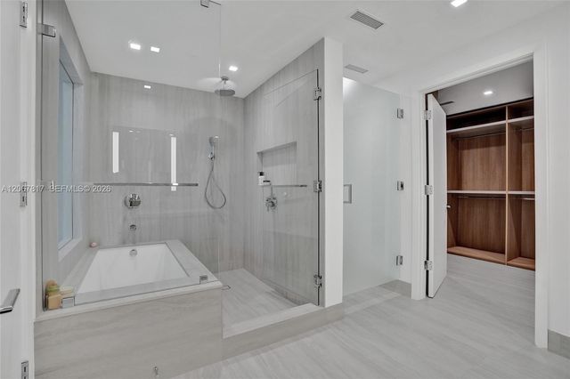 2411 Laguna Circle 1805, North Miami, FL 33181