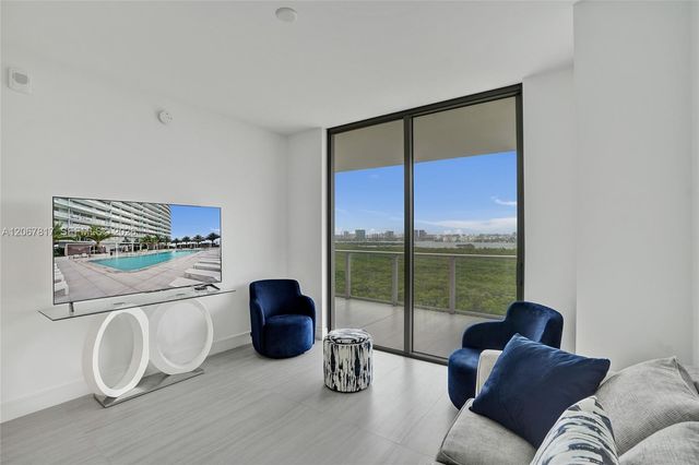 2411 Laguna Circle 1805, North Miami, FL 33181