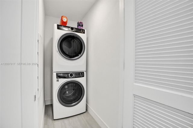 2411 Laguna Circle 1805, North Miami, FL 33181