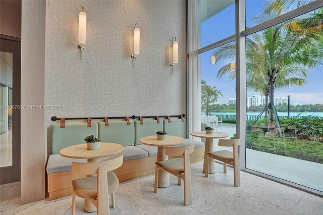 2411 Laguna Circle 1805, North Miami, FL 33181