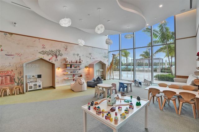 2411 Laguna Circle 1805, North Miami, FL 33181