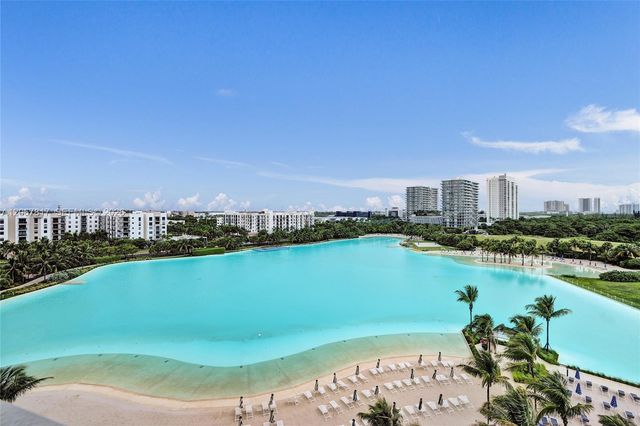 2411 Laguna Circle 1805, North Miami, FL 33181