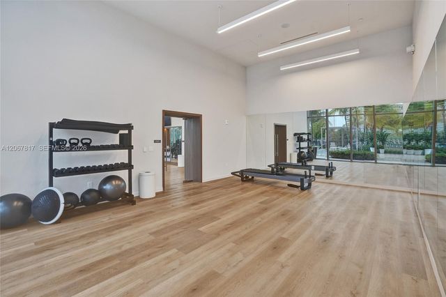 2411 Laguna Circle 1805, North Miami, FL 33181