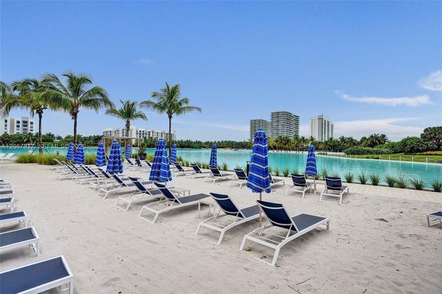 2411 Laguna Circle 1805, North Miami, FL 33181