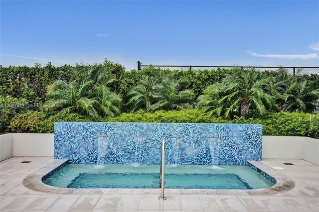 2411 Laguna Circle 1805, North Miami, FL 33181