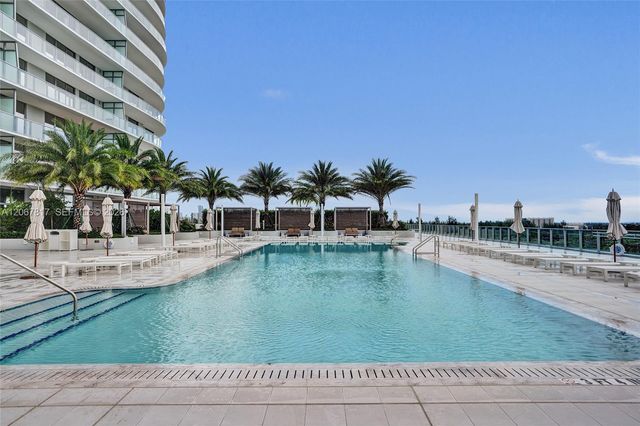 2411 Laguna Circle 1805, North Miami, FL 33181