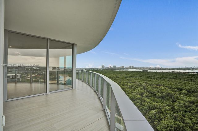 2411 Laguna Circle 1805, North Miami, FL 33181
