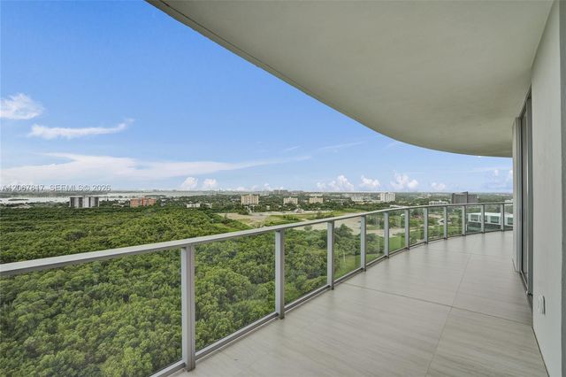2411 Laguna Circle 1805, North Miami, FL 33181