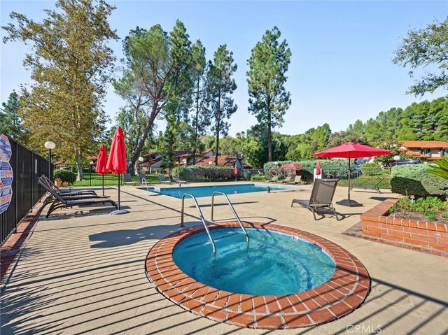 27564 Rondell, Agoura Hills, CA 91301