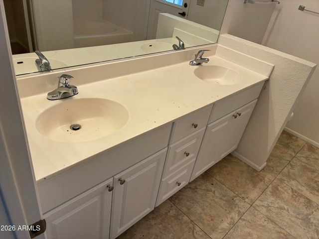 10820 W WAGON WHEEL Drive, Glendale, AZ 85307