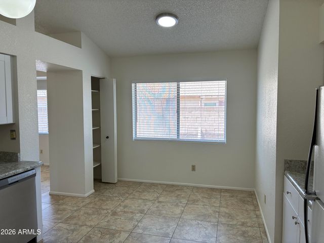 10820 W WAGON WHEEL Drive, Glendale, AZ 85307