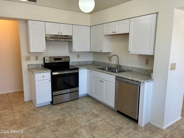10820 W WAGON WHEEL Drive, Glendale, AZ 85307