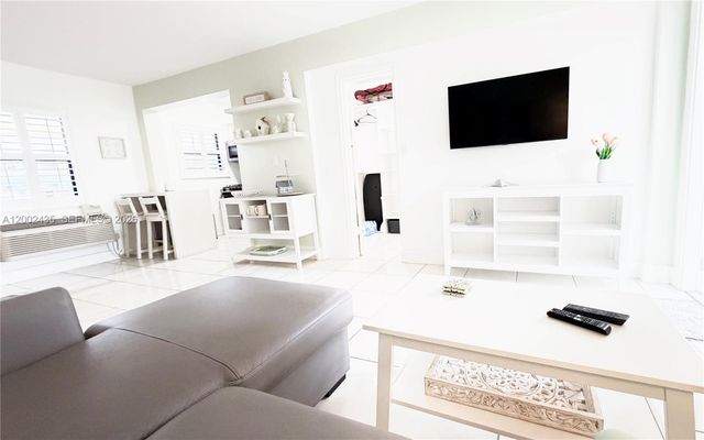321 Wilson Street A105, Hollywood, FL 33019