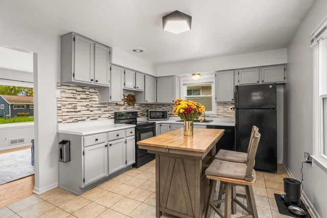 1509 Aldoro DRIVE, Waukesha, WI 53188