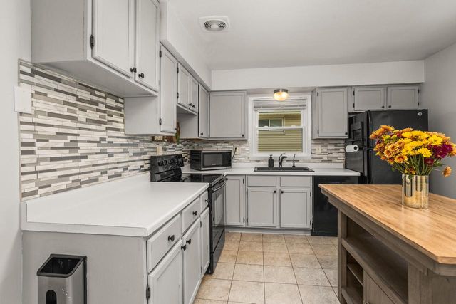 1509 Aldoro DRIVE, Waukesha, WI 53188