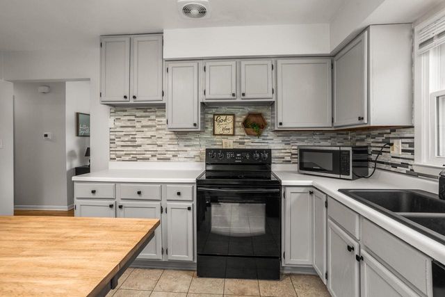 1509 Aldoro DRIVE, Waukesha, WI 53188