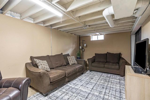 1509 Aldoro DRIVE, Waukesha, WI 53188