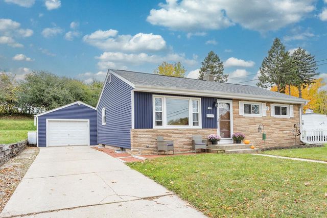 1509 Aldoro DRIVE, Waukesha, WI 53188