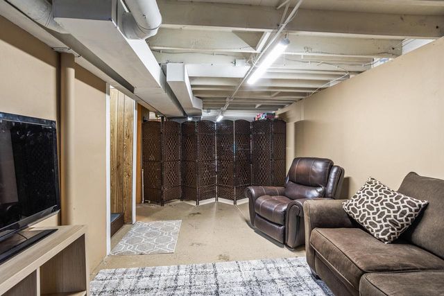 1509 Aldoro DRIVE, Waukesha, WI 53188