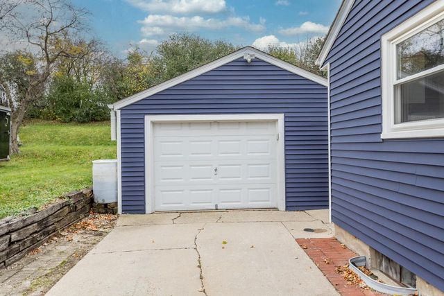 1509 Aldoro DRIVE, Waukesha, WI 53188