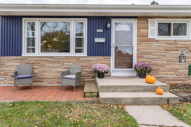 1509 Aldoro DRIVE, Waukesha, WI 53188