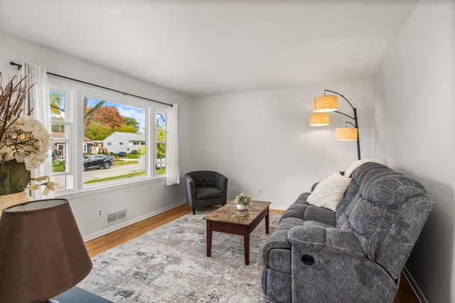 1509 Aldoro DRIVE, Waukesha, WI 53188