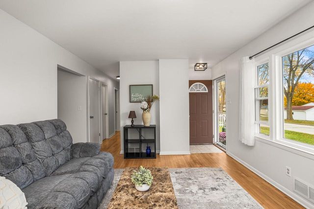 1509 Aldoro DRIVE, Waukesha, WI 53188