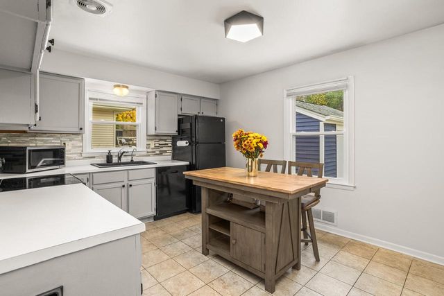 1509 Aldoro DRIVE, Waukesha, WI 53188