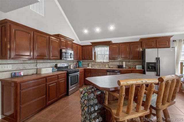2709 S 34th Road, Locust Grove, OK 74352