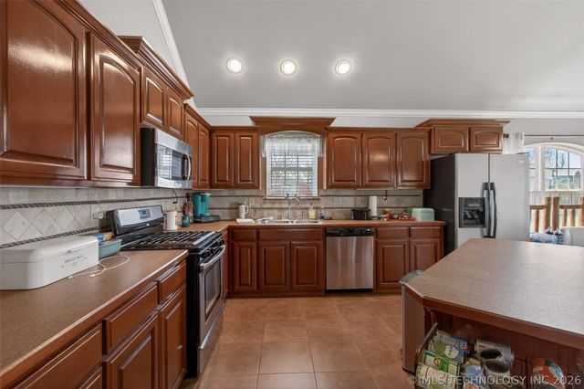 2709 S 34th Road, Locust Grove, OK 74352
