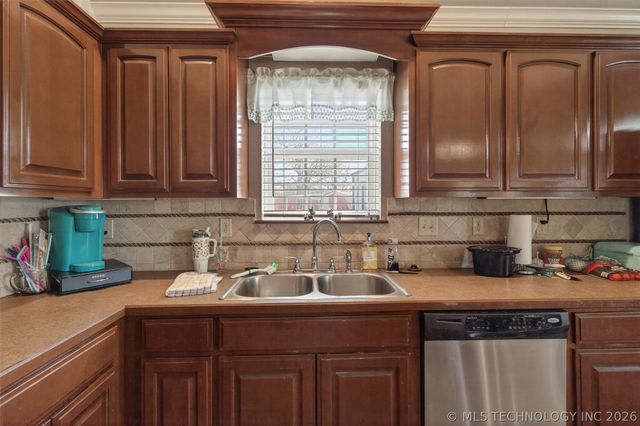 2709 S 34th Road, Locust Grove, OK 74352