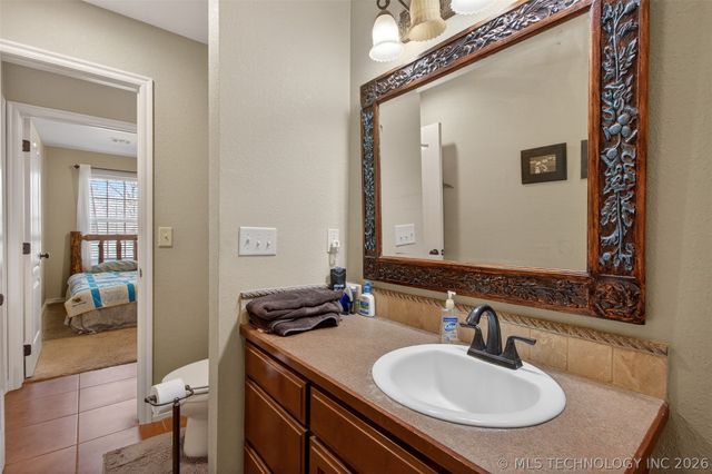 2709 S 34th Road, Locust Grove, OK 74352
