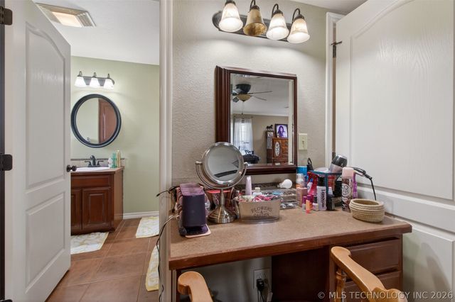 2709 S 34th Road, Locust Grove, OK 74352
