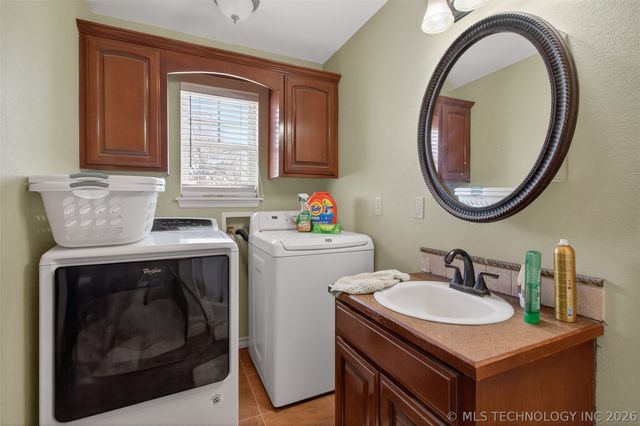 2709 S 34th Road, Locust Grove, OK 74352
