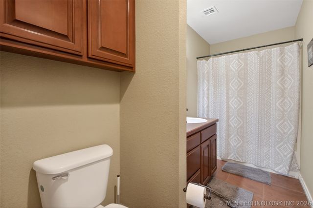 2709 S 34th Road, Locust Grove, OK 74352