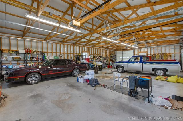 2709 S 34th Road, Locust Grove, OK 74352