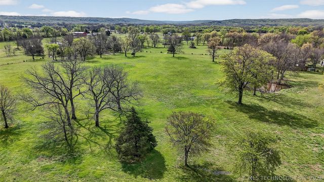 2709 S 34th Road, Locust Grove, OK 74352
