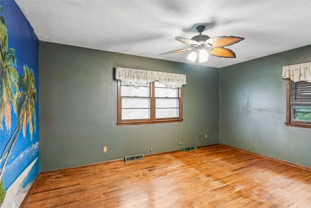 330 Greenfield Parkway, Des Moines, IA 50320