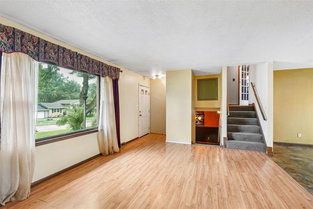330 Greenfield Parkway, Des Moines, IA 50320