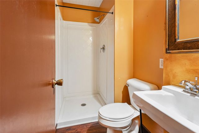 330 Greenfield Parkway, Des Moines, IA 50320
