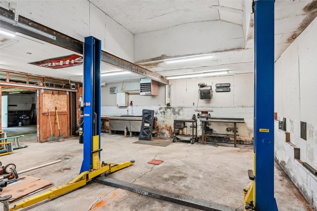 330 Greenfield Parkway, Des Moines, IA 50320