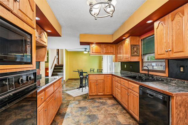 330 Greenfield Parkway, Des Moines, IA 50320
