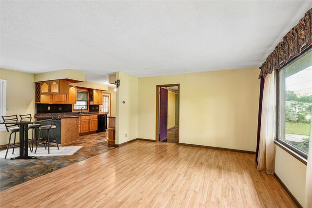 330 Greenfield Parkway, Des Moines, IA 50320
